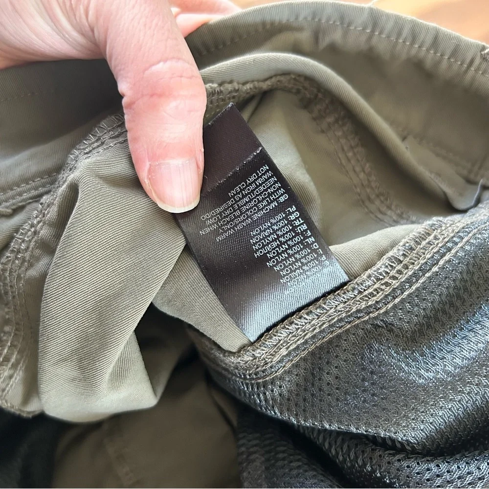 [The North Face] Green Cargo Shorts